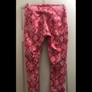 Fabletics- High- Waisted Printed Powerhold Capri